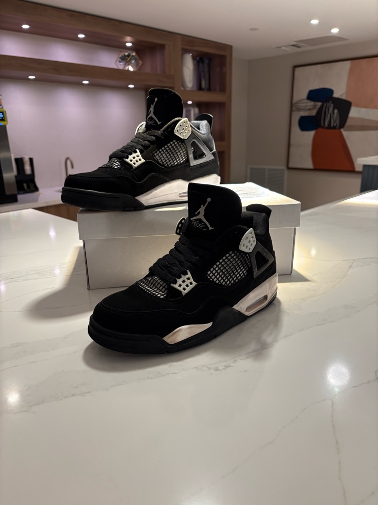 Air Jordan 4 White Thunder